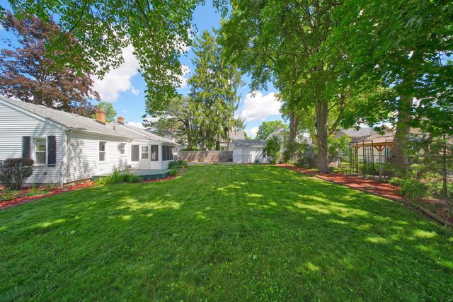 1005 S Grinnell Street, Jackson, MI 49203