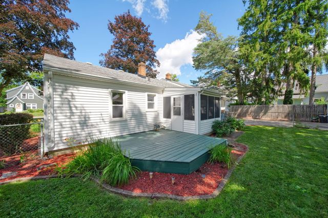 1005 S Grinnell Street, Jackson, MI 49203
