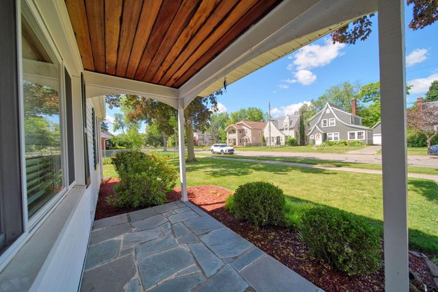 1005 S Grinnell Street, Jackson, MI 49203