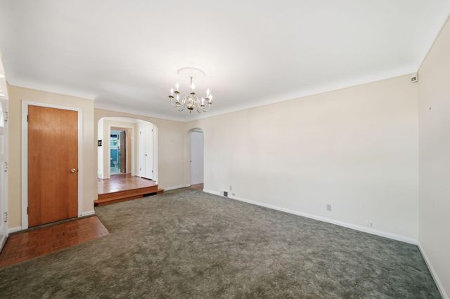 1005 S Grinnell Street, Jackson, MI 49203