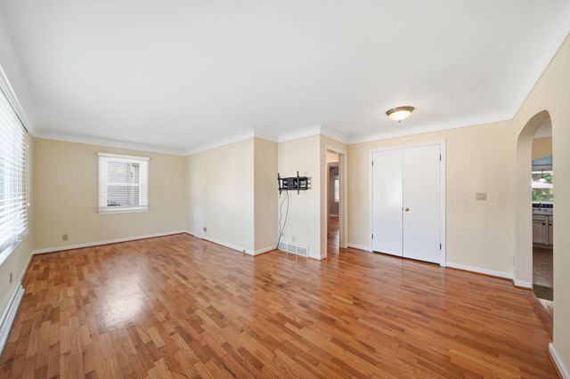 1005 S Grinnell Street, Jackson, MI 49203