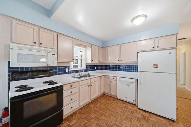 1005 S Grinnell Street, Jackson, MI 49203