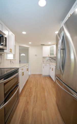 546 16TH AVENUE S, St Petersburg, FL 33701