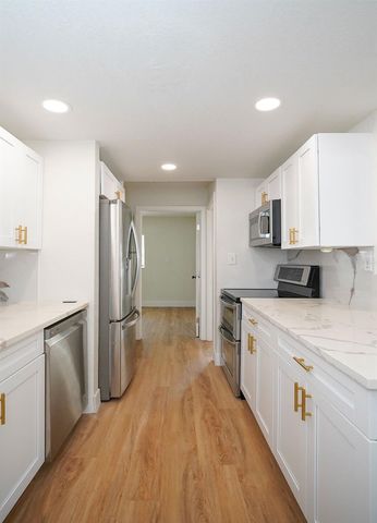 546 16TH AVENUE S, St Petersburg, FL 33701