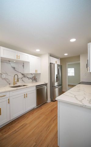 546 16TH AVENUE S, St Petersburg, FL 33701