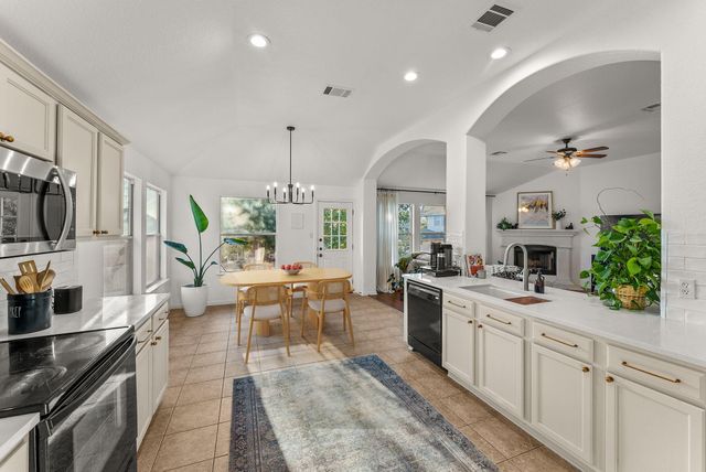 4111 Flintwood LN, Round Rock, TX 78665