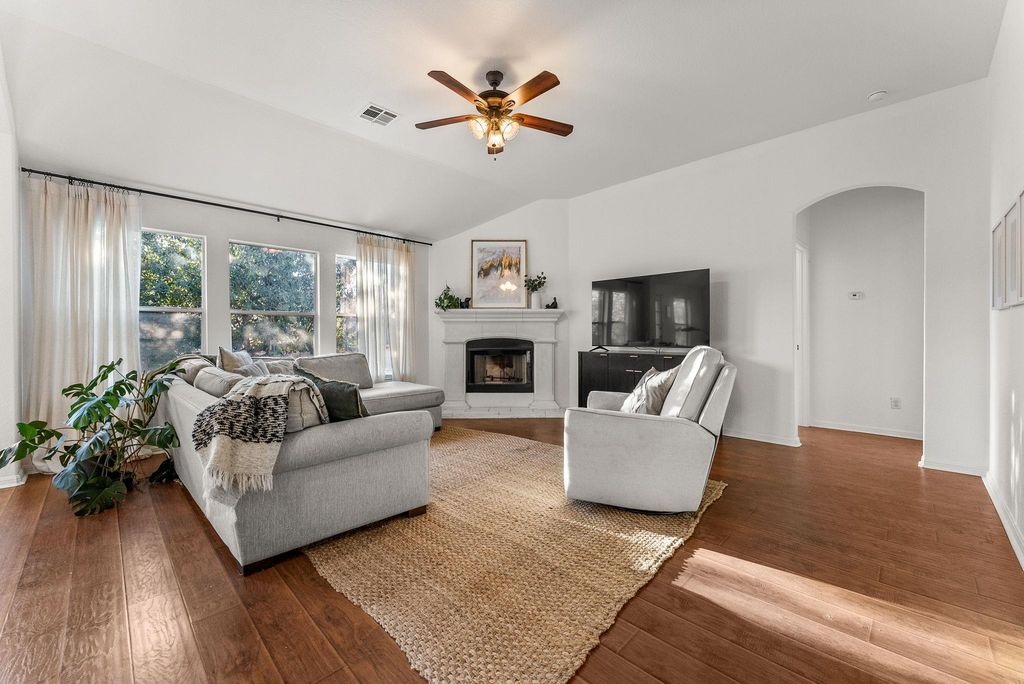 4111 Flintwood LN, Round Rock, TX 78665