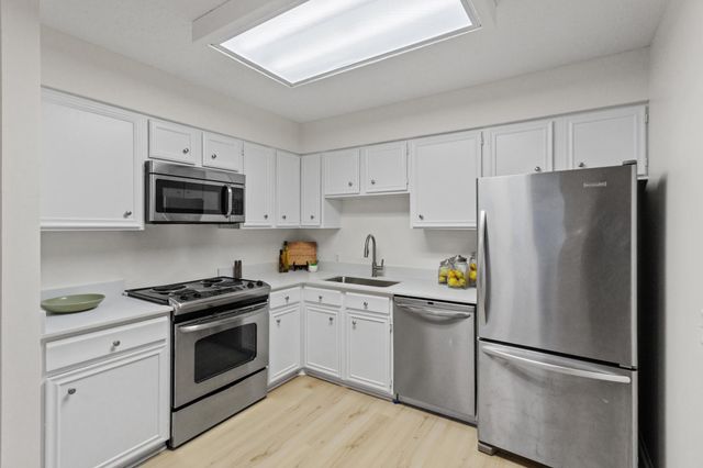 122 Avignon Court, Woodbury, MN 55125