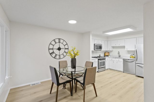 122 Avignon Court, Woodbury, MN 55125