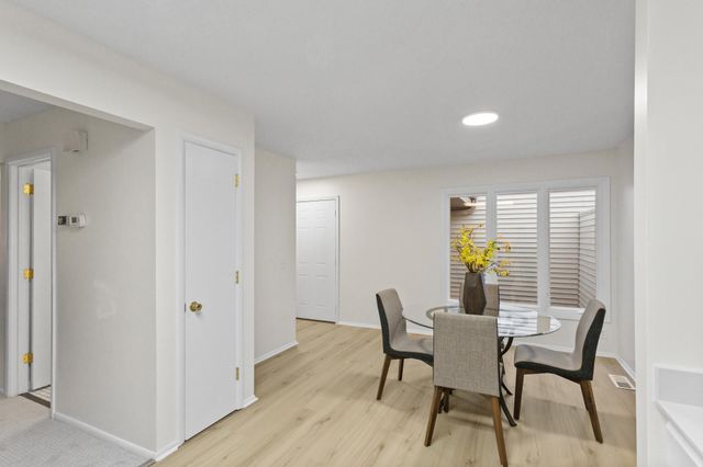 122 Avignon Court, Woodbury, MN 55125