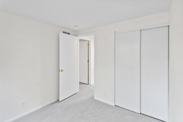 122 Avignon Court, Woodbury, MN 55125