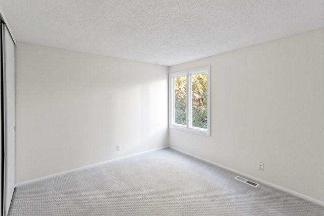 122 Avignon Court, Woodbury, MN 55125