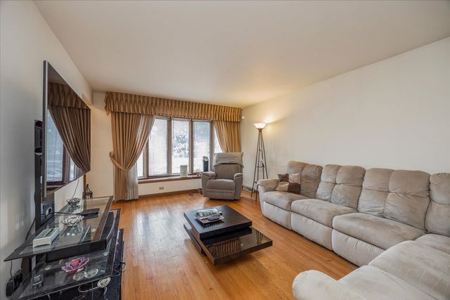 5621 S MOODY Avenue, Chicago, IL 60638