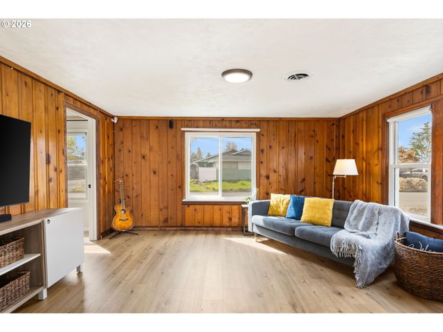 1105 Ne LINCOLN St, Hillsboro, OR 97124