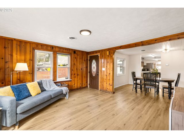 1105 Ne LINCOLN St, Hillsboro, OR 97124