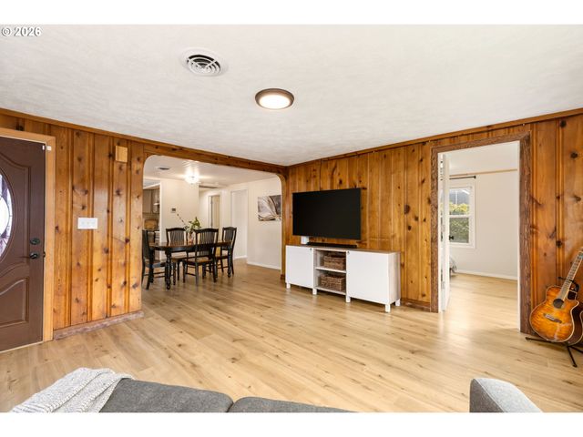 1105 Ne LINCOLN St, Hillsboro, OR 97124