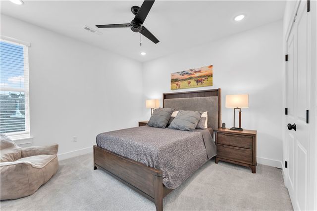 2058 E Little Crew Drive, Fayetteville, AR 72703