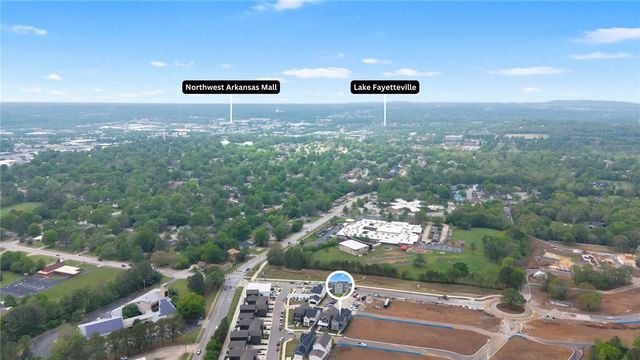 2058 E Little Crew Drive, Fayetteville, AR 72703