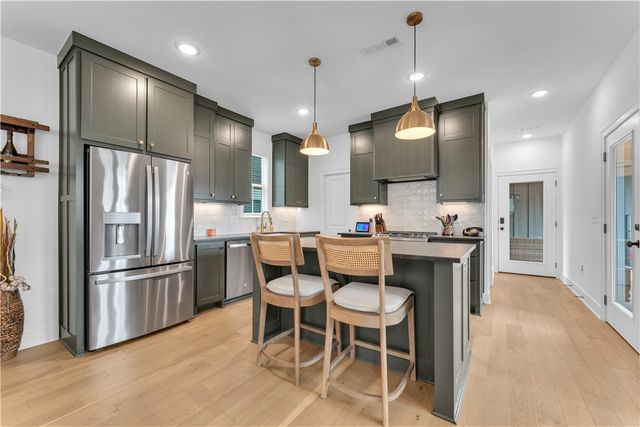 2058 E Little Crew Drive, Fayetteville, AR 72703
