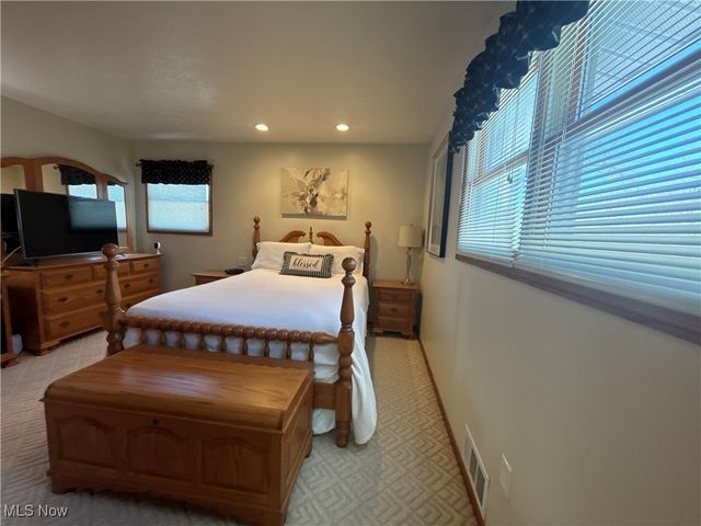 10548 Briar Hill Drive, Kirtland, OH 44094