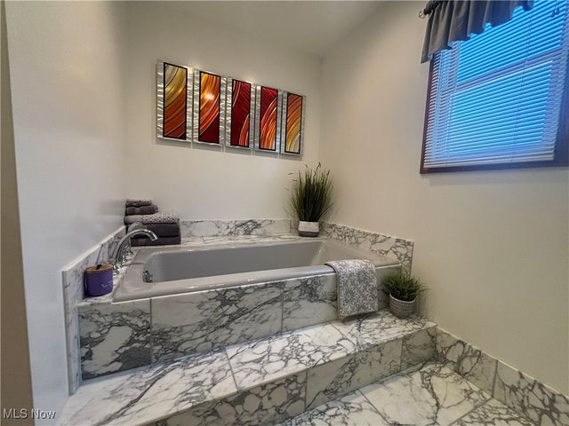 10548 Briar Hill Drive, Kirtland, OH 44094