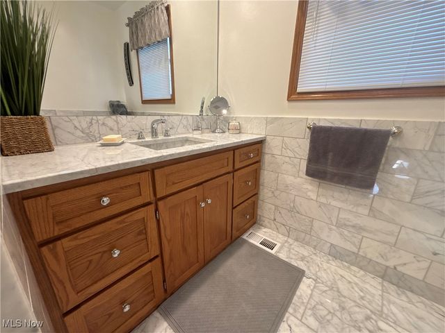 10548 Briar Hill Drive, Kirtland, OH 44094