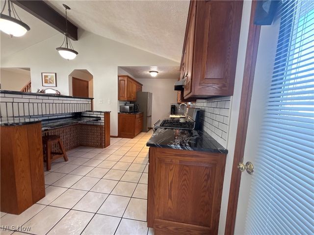 10548 Briar Hill Drive, Kirtland, OH 44094