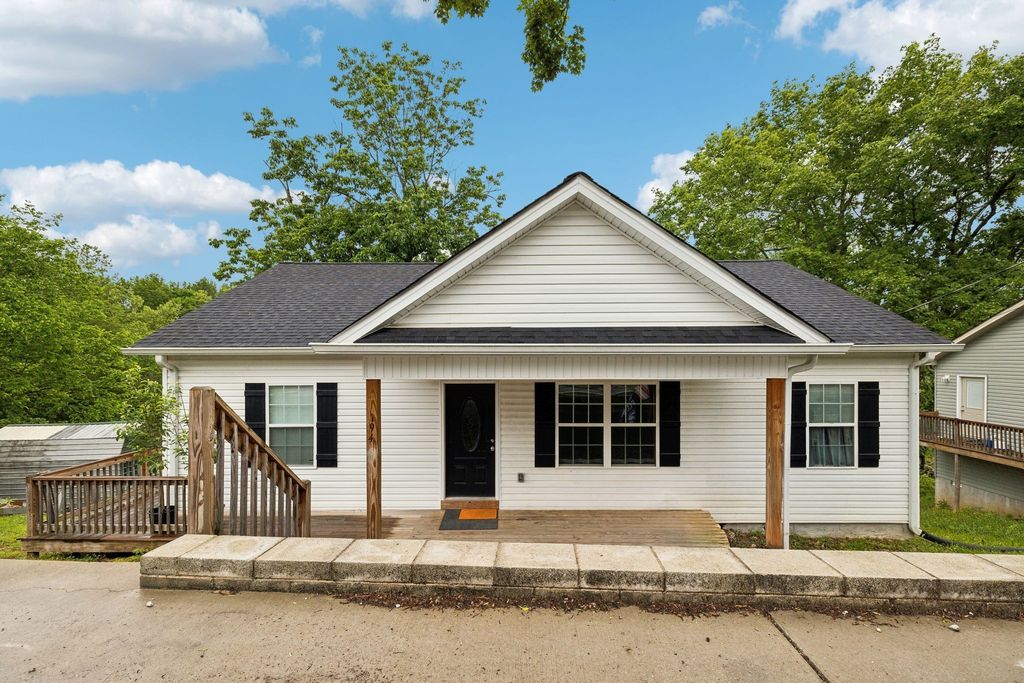 194 Hunter Ave, Carthage, TN 37030