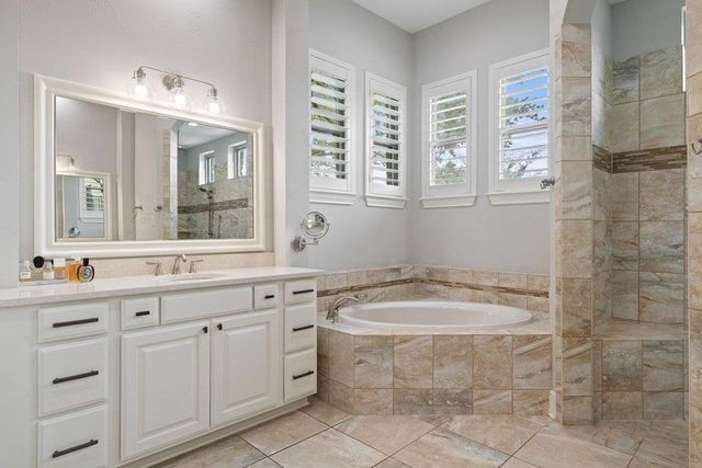 320 Bisset CT, Lakeway, TX 78738