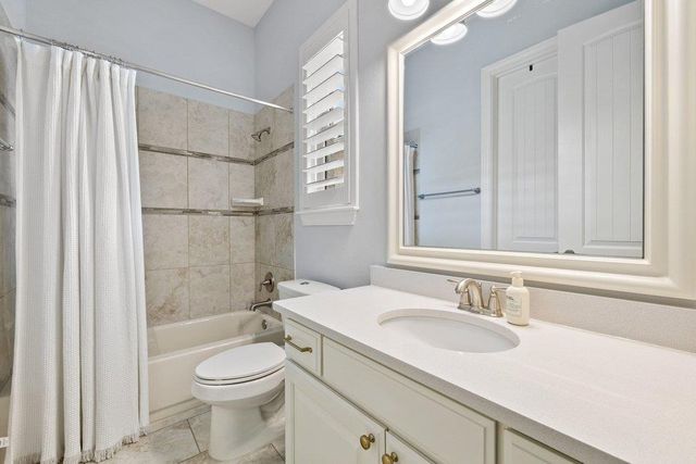 320 Bisset CT, Lakeway, TX 78738