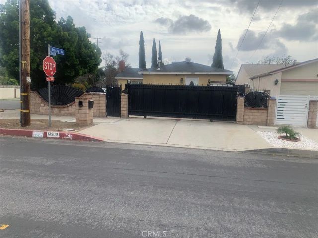 13200 Wentworth St, Arleta, CA 91331