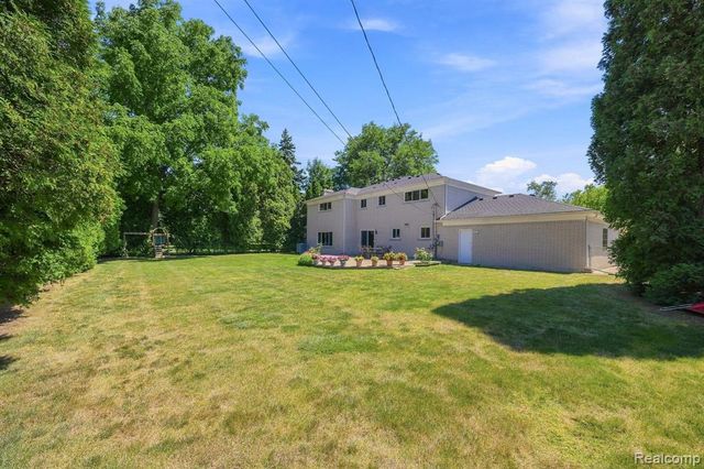 60 Stillmeadow Lane, Grosse Pointe Shores, MI 48236