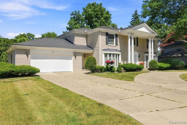 60 Stillmeadow Lane, Grosse Pointe Shores, MI 48236