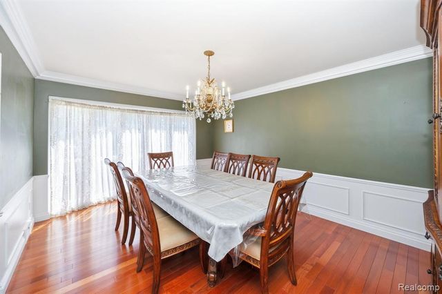 60 Stillmeadow Lane, Grosse Pointe Shores, MI 48236