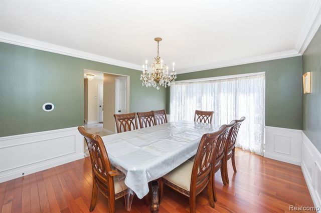 60 Stillmeadow Lane, Grosse Pointe Shores, MI 48236