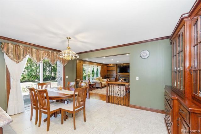 60 Stillmeadow Lane, Grosse Pointe Shores, MI 48236