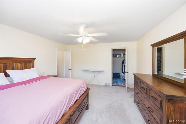 60 Stillmeadow Lane, Grosse Pointe Shores, MI 48236