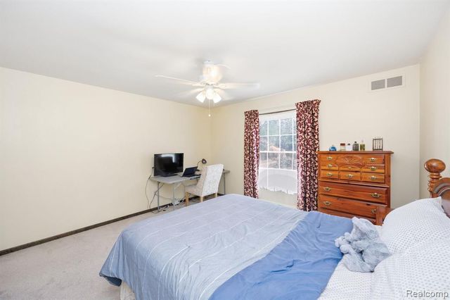 60 Stillmeadow Lane, Grosse Pointe Shores, MI 48236