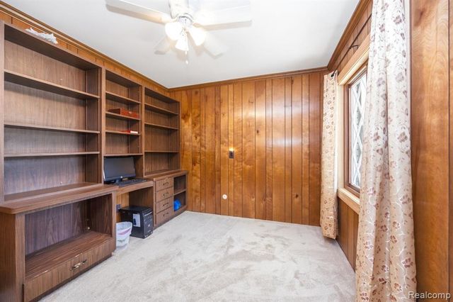 60 Stillmeadow Lane, Grosse Pointe Shores, MI 48236