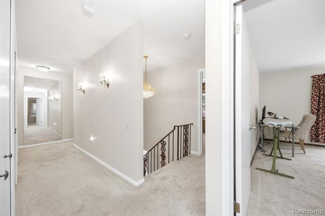 60 Stillmeadow Lane, Grosse Pointe Shores, MI 48236