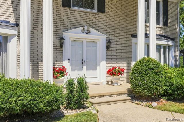 60 Stillmeadow Lane, Grosse Pointe Shores, MI 48236