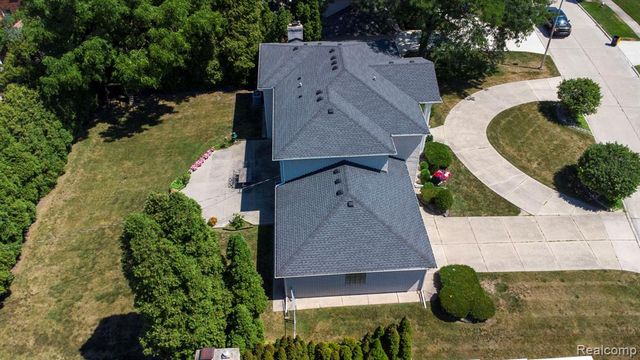 60 Stillmeadow Lane, Grosse Pointe Shores, MI 48236