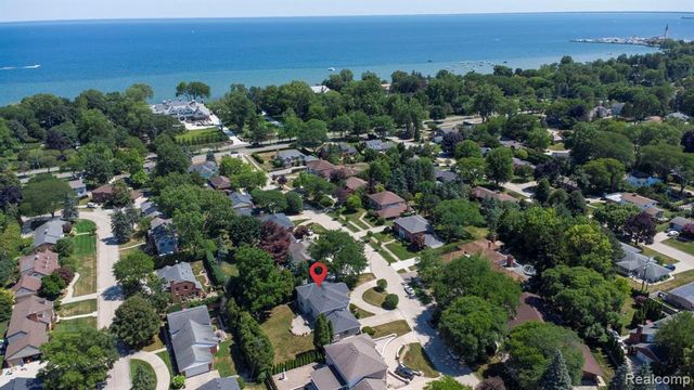 60 Stillmeadow Lane, Grosse Pointe Shores, MI 48236