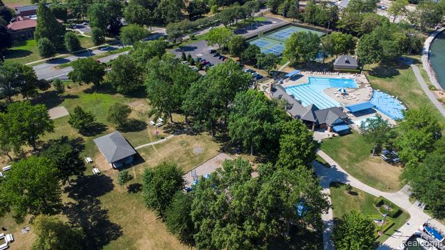 60 Stillmeadow Lane, Grosse Pointe Shores, MI 48236