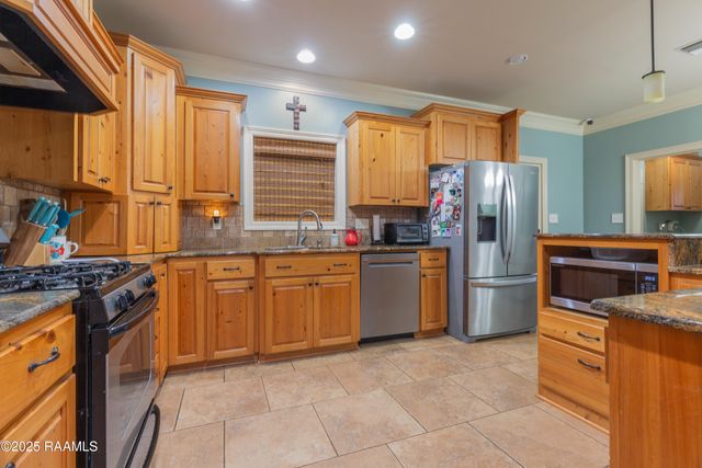 151 Suzanne Dejean Drive, Opelousas, LA 70570