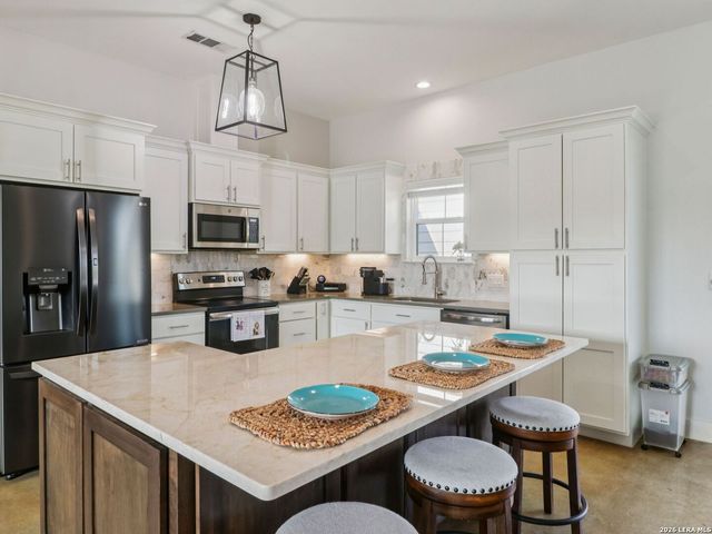 120 Golden Eagle Loop, Canyon Lake, TX 78133