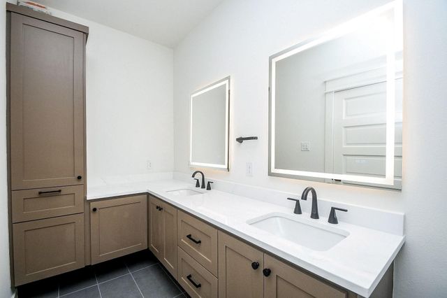 4101 Victoria Avenue B, Dickinson, TX 77539