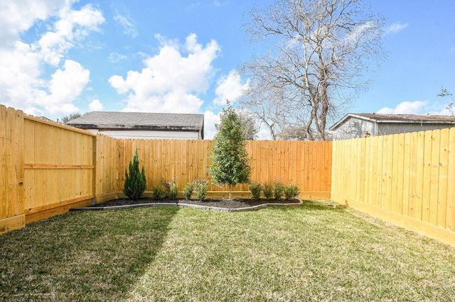 4101 Victoria Avenue B, Dickinson, TX 77539
