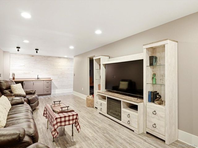 1700 S Irving St, Denver, CO 80219