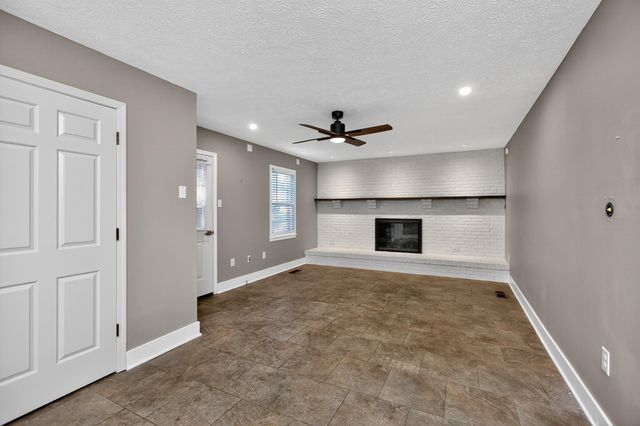 429 Marsailles Road, Versailles, KY 40383